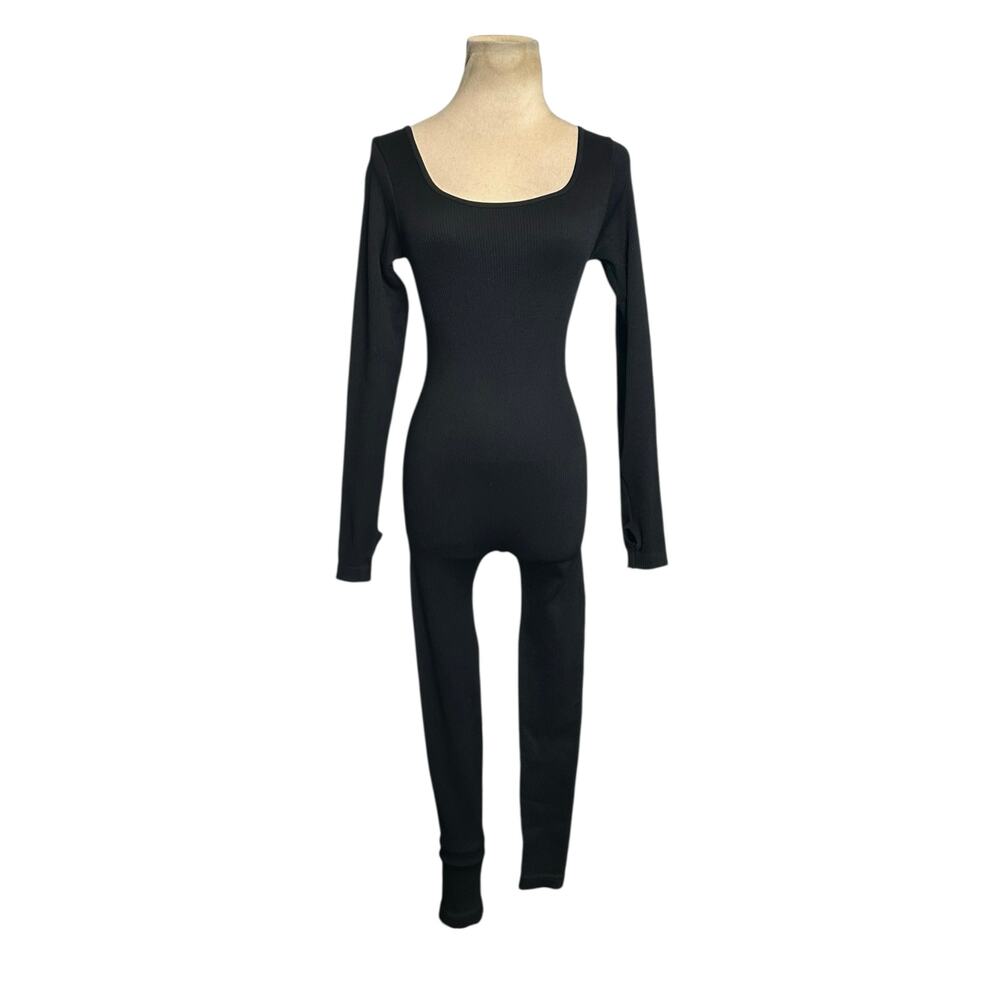 Black ribbed fitted long sleeves cropped catsuit size Small
